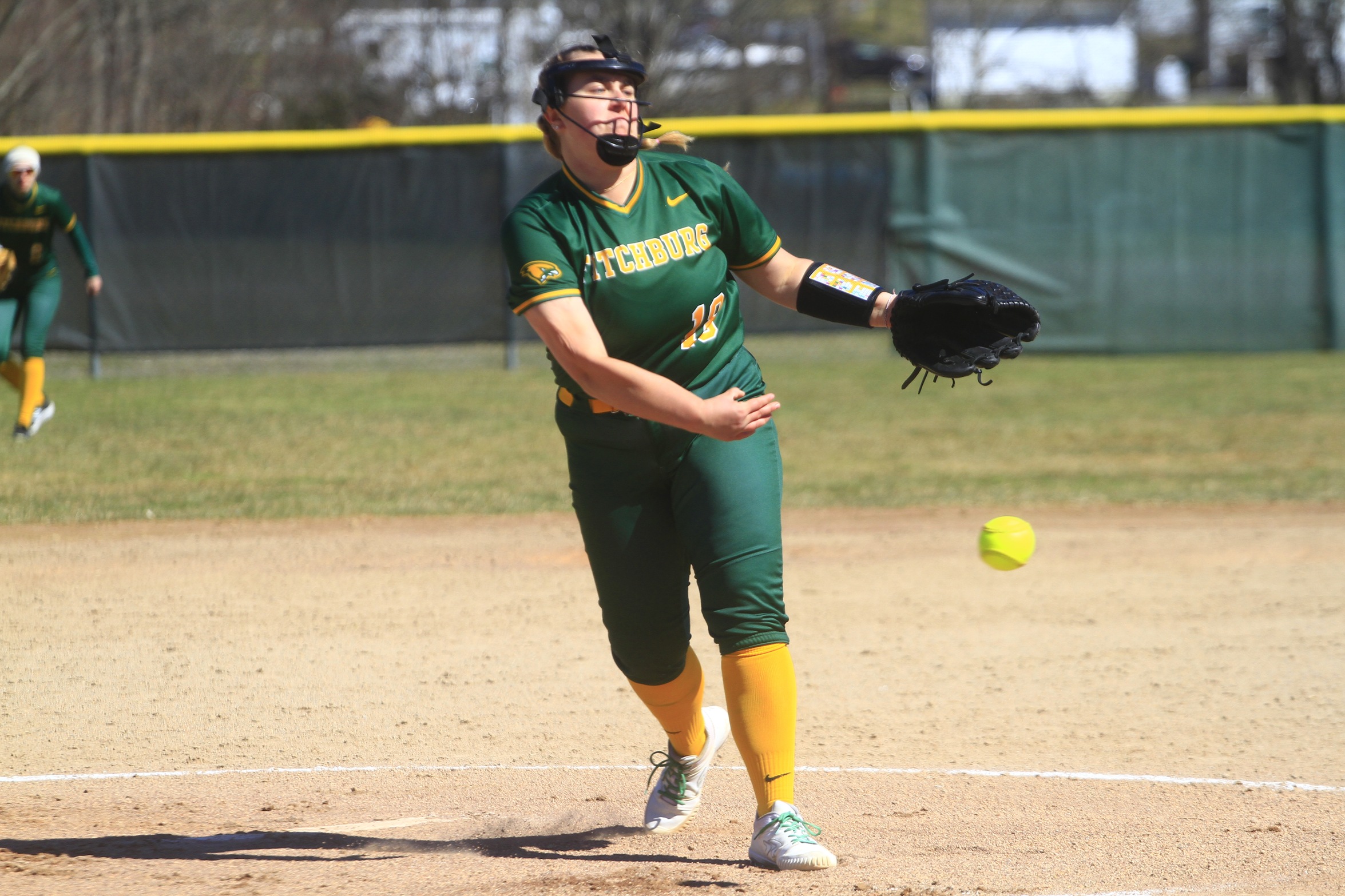 Softball Registers Split With Cougars In Non-Conference Twin Bill