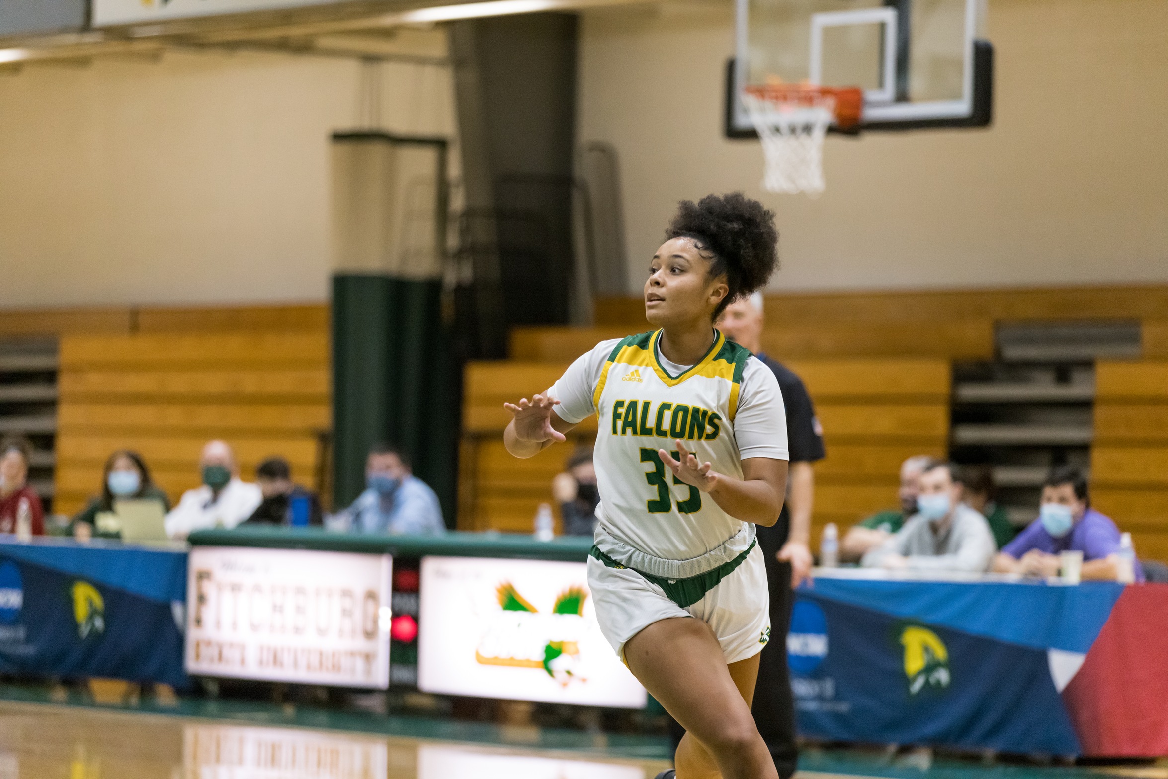 Falcons Outlasted By Western Connecticut State, 62-47