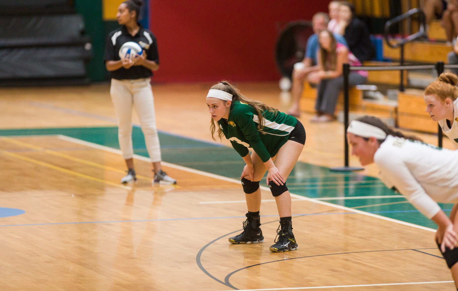 Falcons Splits Tri-Match With New England College & Northern Vermont-Lyndon