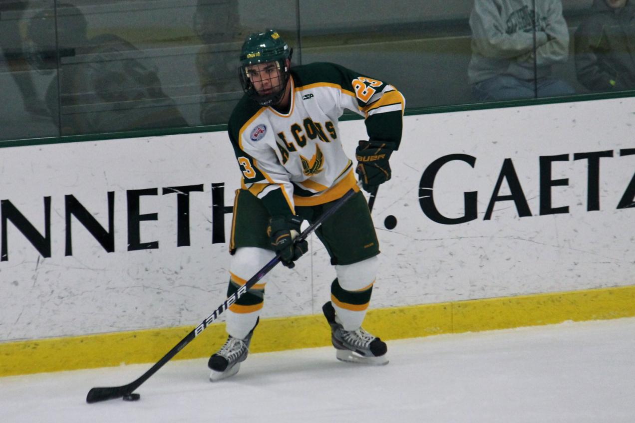Fitchburg State Skates Past Worcester State, 5-1