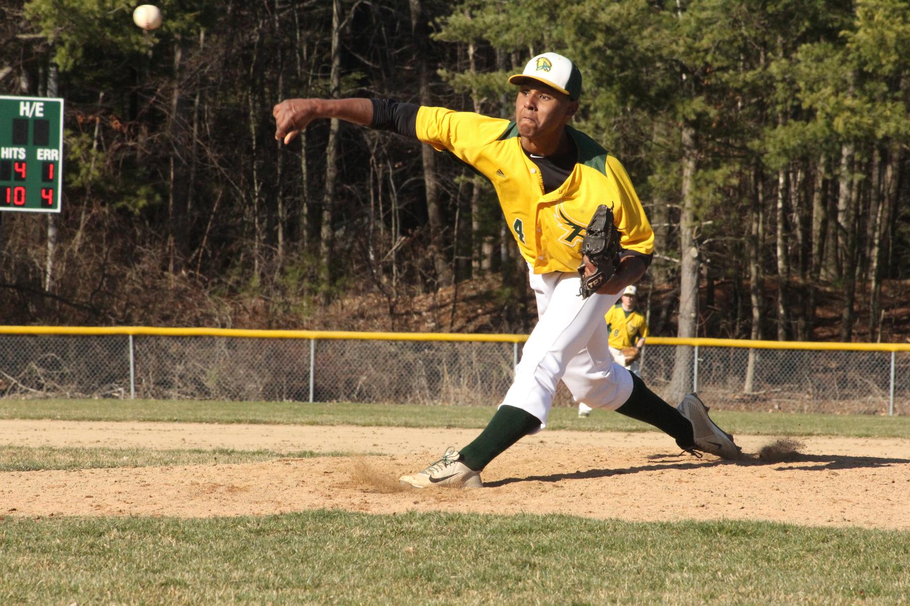 Fitchburg State Splits Doubleheader with Wentworth Institute of Technology