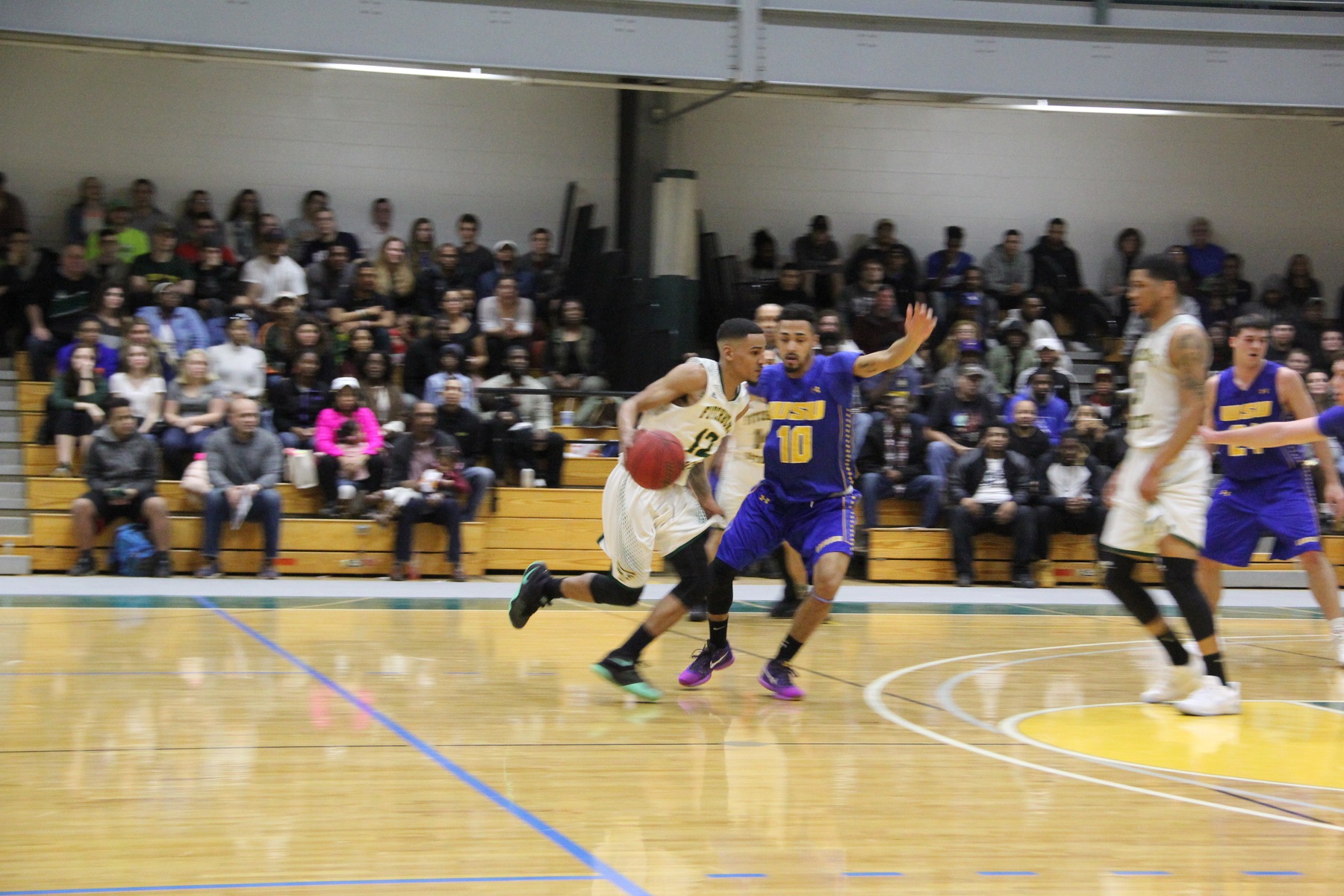 Fitchburg State Clipped By Worcester State, 71-68