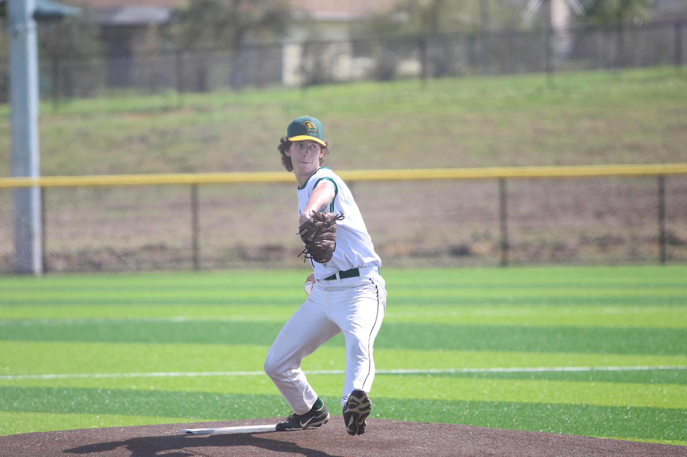 Falcons Split Twinbill with Fighting Scots