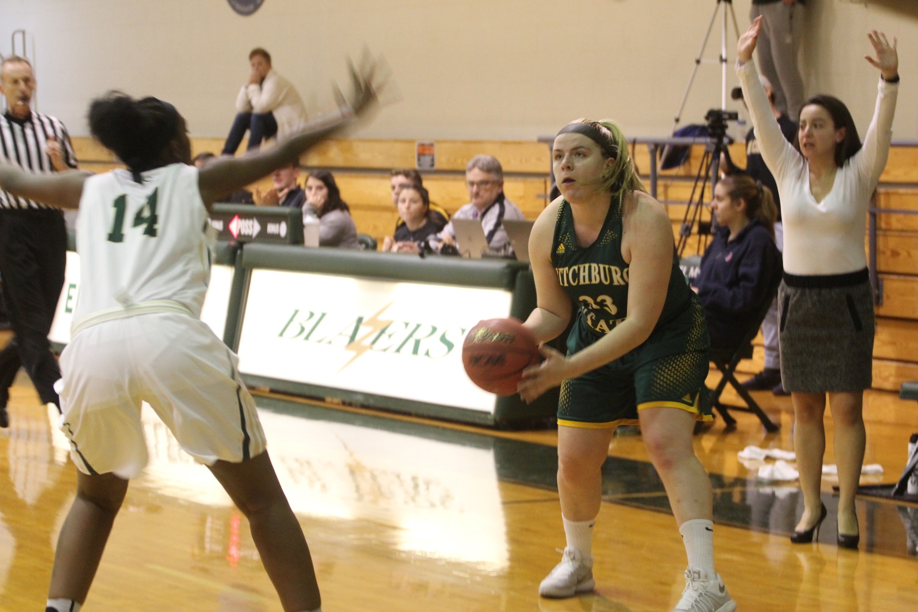 Falcons Clipped By Mustangs, 94-80