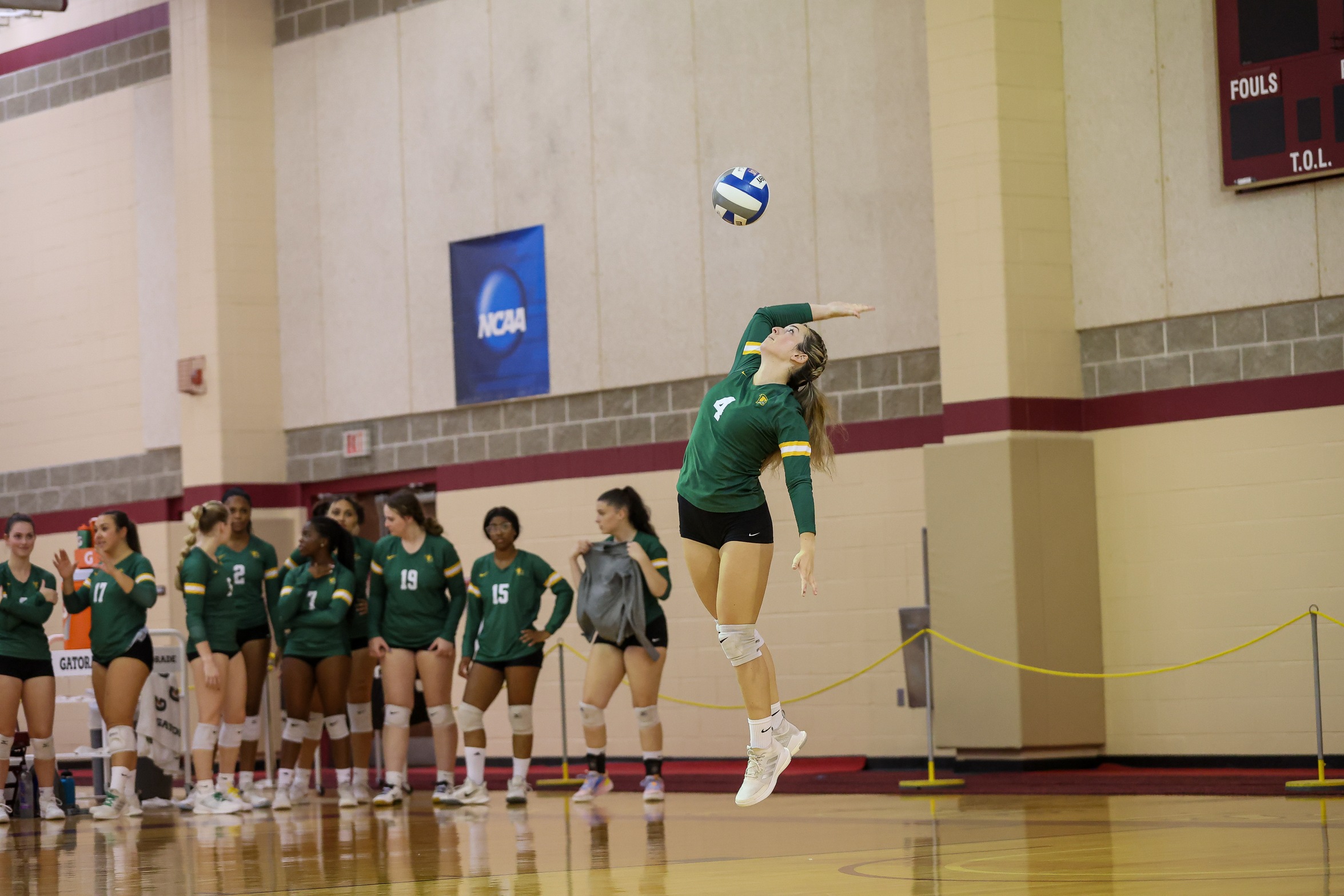 Women's Volleyball Falls in Season Opener to Anchormen